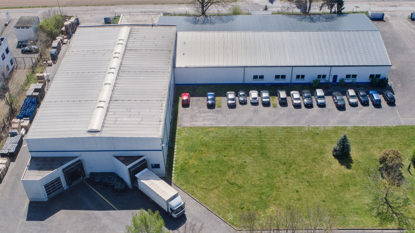 Veränderungen aus der Vogelperspektive: Luftaufnahme unseres Firmensitzes in Limburg-Lindenholzhausen im Jahr 2017